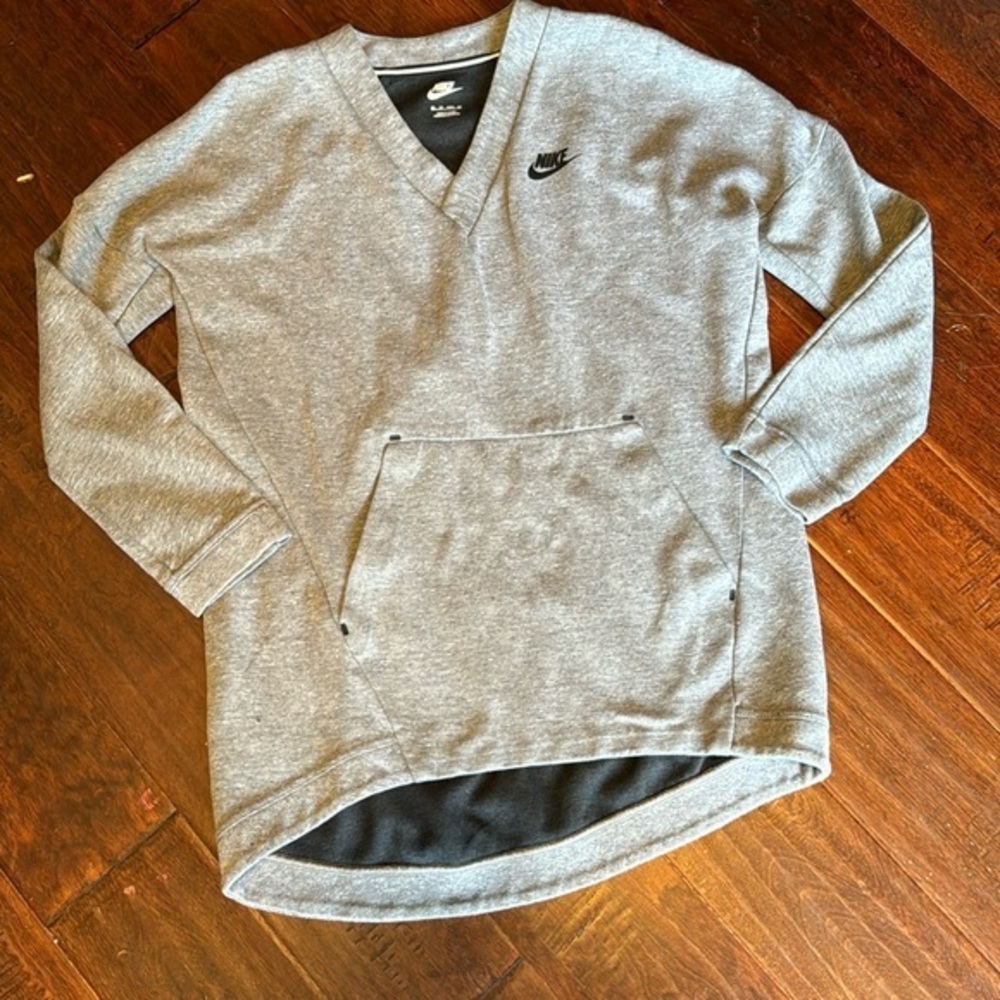 Nike sweater long sleeve curved hemline grey long kangaroo  pouch v-neckline xs